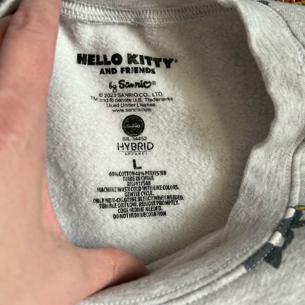 Sanrio x Hybrid Hello Kitty & Friends Graphic Pullover & Shorts Set L/XL - Picture 4 of 7